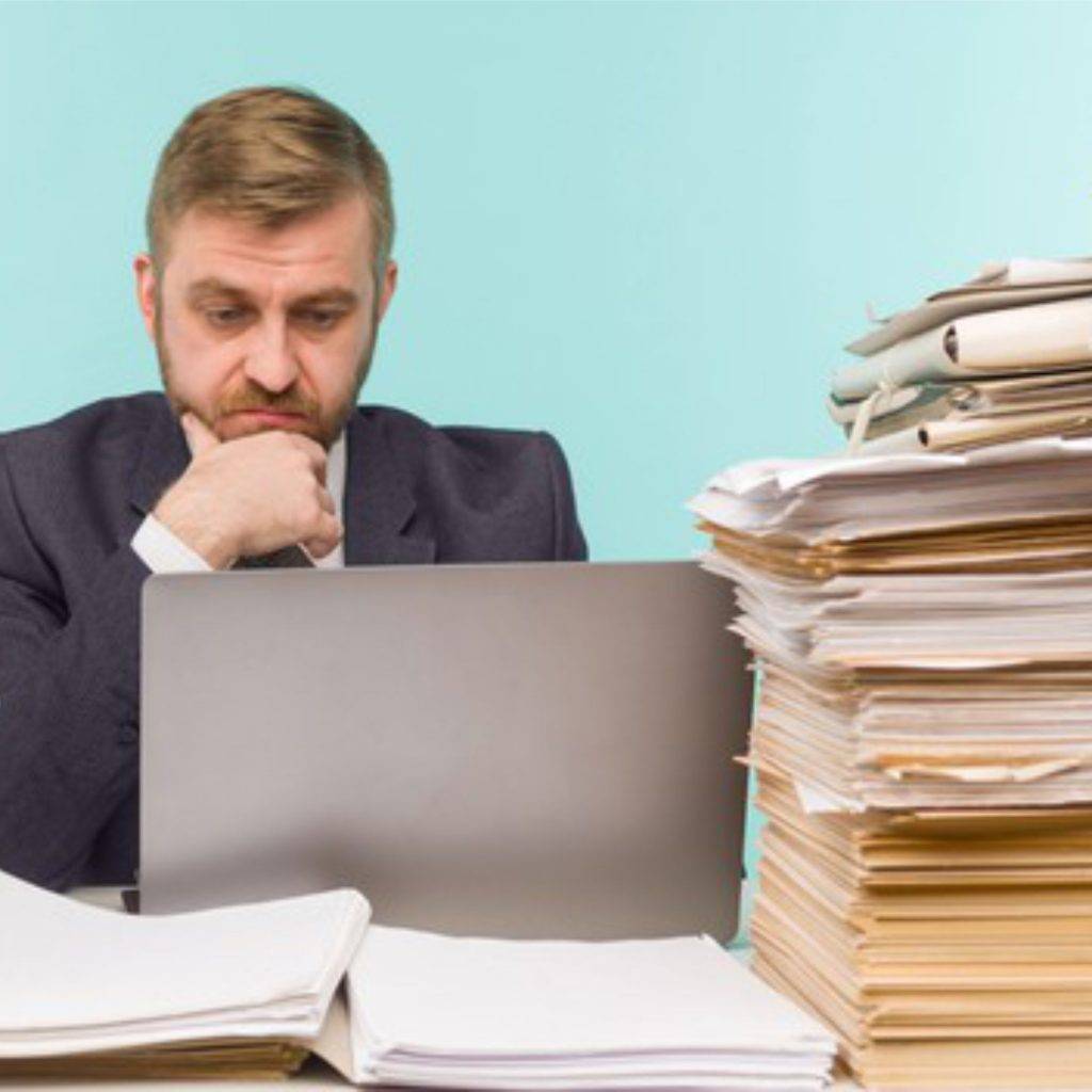 Dengan cara manual, sinkronisasi pada pencatatan tersebut pada semua jalur penjualan seperti toko online, situs, dan lainnya tidak akan terhitung secara otomatis, sehingga akan muncul kemungkinan terjadinya overselling. Solusinya adalah gunakan sistem ERP agar pencatatan stok lebih rapi dan terintegrasi. Tertarik membuat sistem ERP bisnis bersama kami? Hubungi kami di +6285747747725